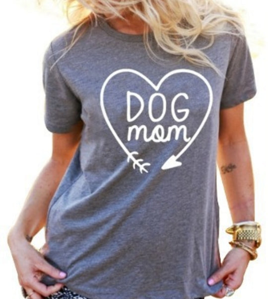 Chic 'Dog Mom' Heart Tee - Trendy Pet Lover Fashion Statement